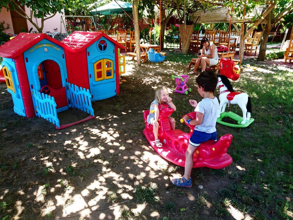 Sera Pansiyon Cirali Bagian luar foto